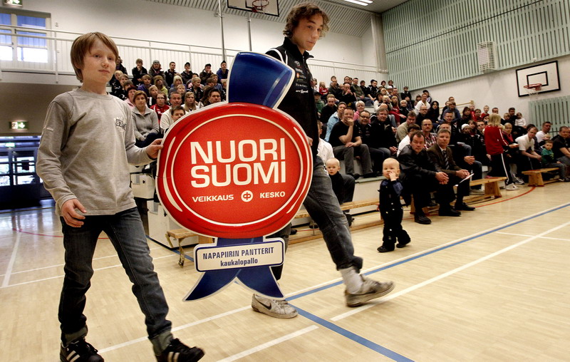 Pantterit sinetti Samuli Yliniva 12 v. ja Jani Nikkeri 16 v kantavat sinettiä. Molemmat ovat olleet mukana toiminnassa koko seuran kymmenvuotisen taipaleen ajan.